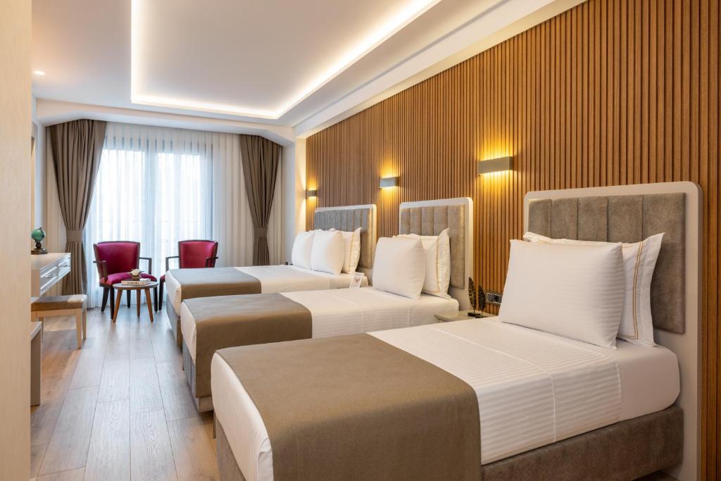 Carina Gold Hotel And Restaurant - Superior Quadruple Room