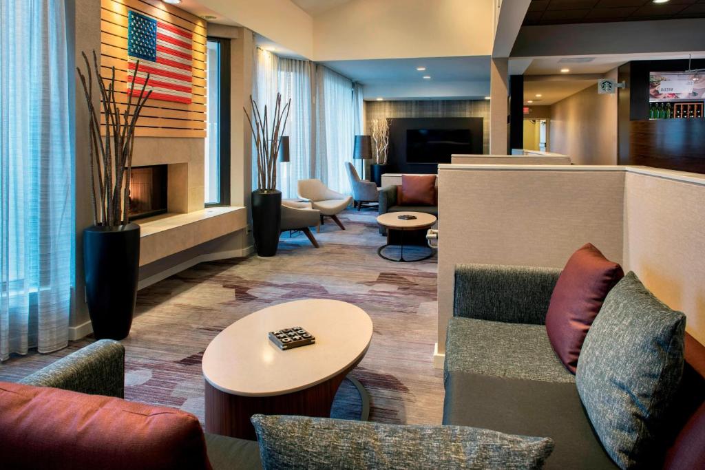 a hotel lobby with couches and a fireplace at Courtyard by Marriott Chicago Waukegan / Gurnee in Waukegan