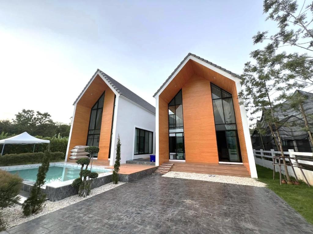 Bazén v ubytování บ้านพูลวิลล่าเขาใหญ่ The Overflow nebo v jeho okolí
