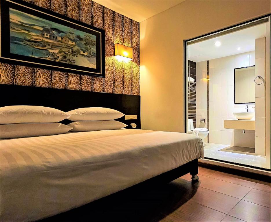 Postel nebo postele na pokoji v ubytování Hotel Richbaliz Selayang