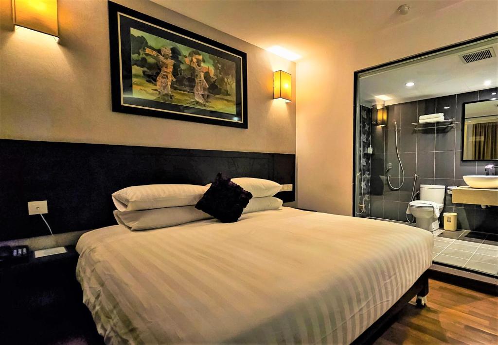 Postel nebo postele na pokoji v ubytování Hotel Richbaliz Selayang