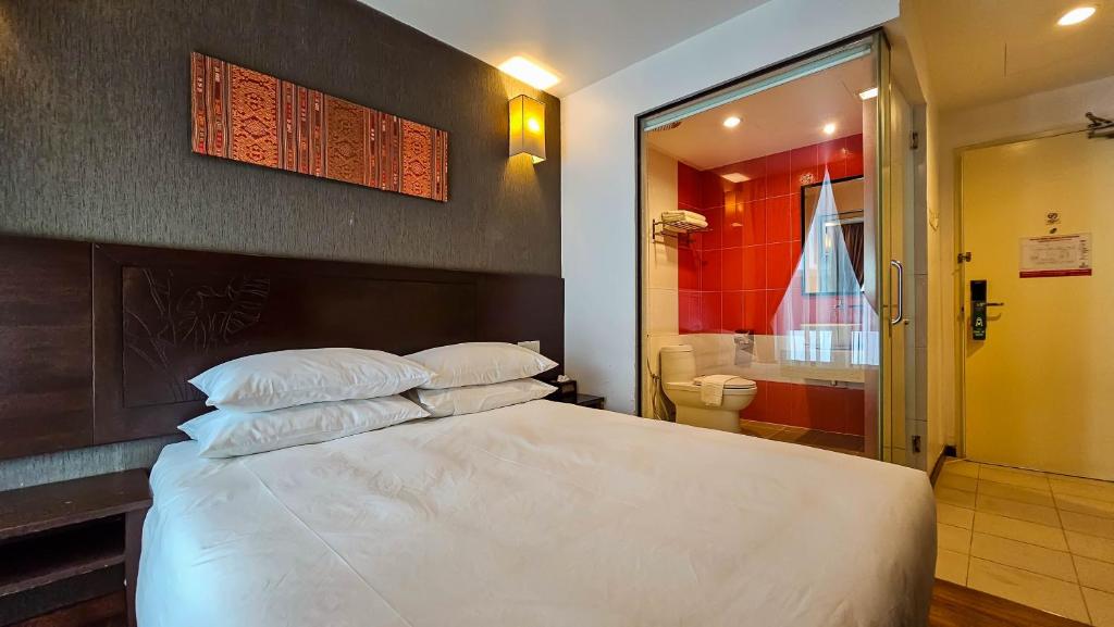 Postel nebo postele na pokoji v ubytování Hotel Richbaliz Selayang