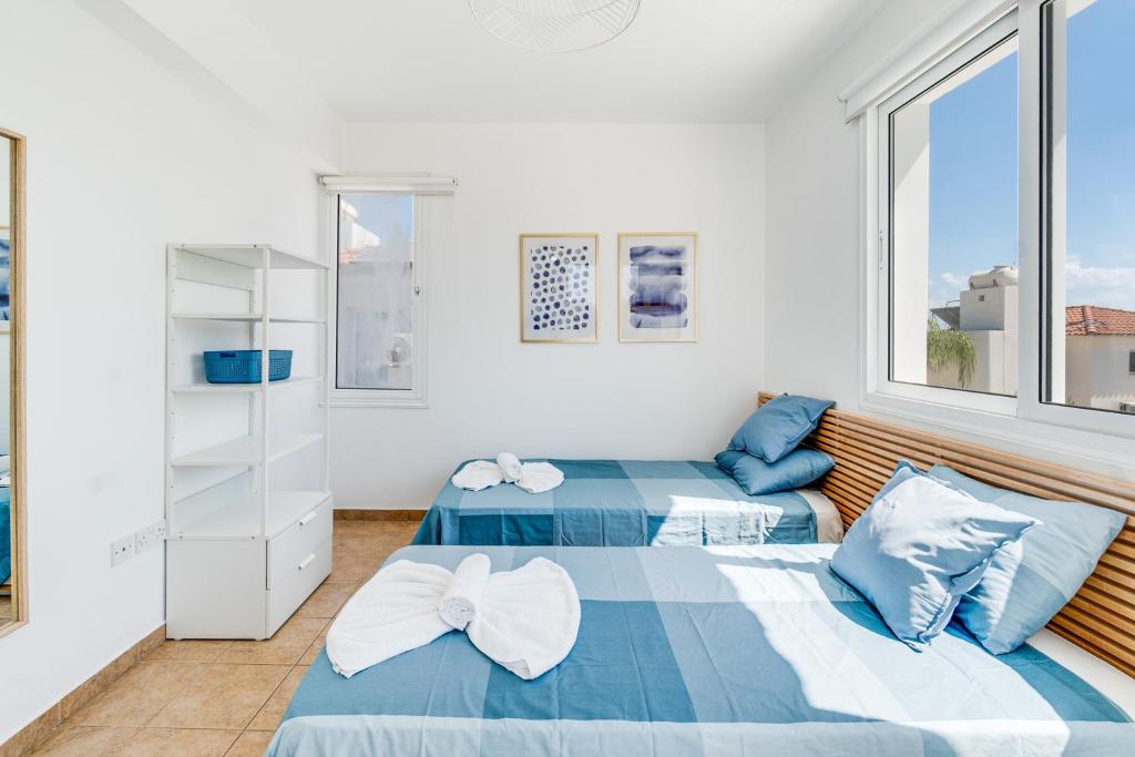 Postel nebo postele na pokoji v ubytování Villa Daphne by Ezoria Villas