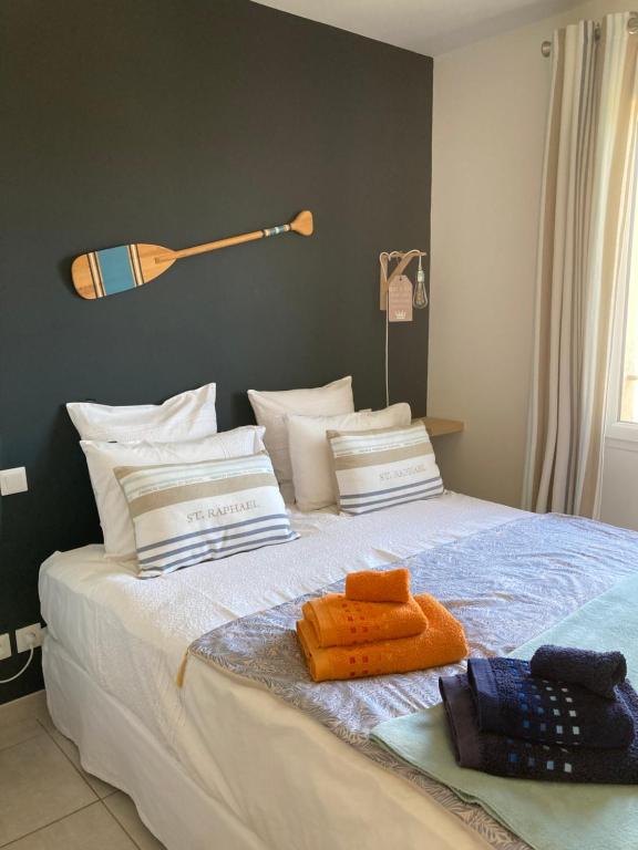 a bedroom with a bed with a baseball bat on the wall at La Batie Saint-André in Redessan