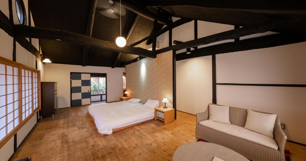 IZUTSURO - Standard Twin Room With Sofa