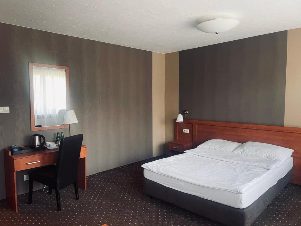 Un pat sau paturi într-o cameră la Papaver Hotel