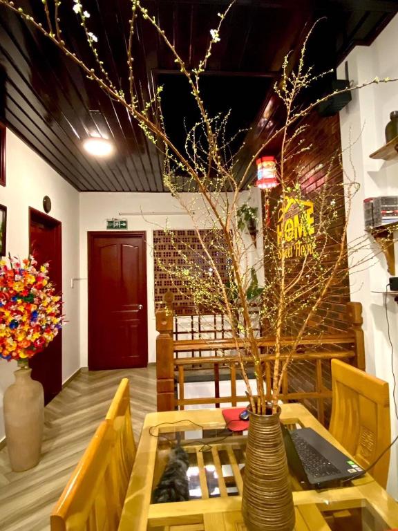 Khu vực ghế ngồi tại SEVEN HOMESTAY(HUE)