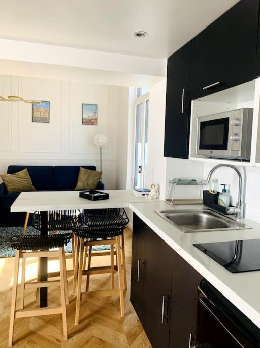 a kitchen with a sink and a counter top at L'escale Béthunoise - Maison duplex, hyper-centre in Béthune