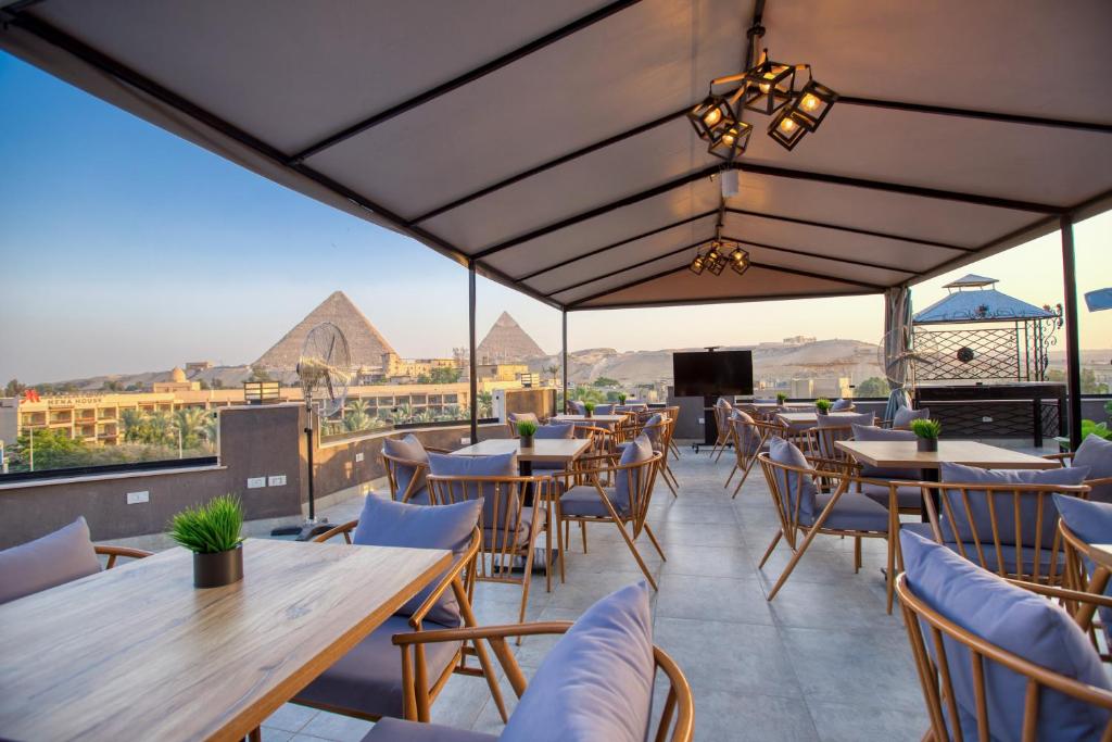 Restaurace v ubytování Nozol Pyramids Hotel and Spa