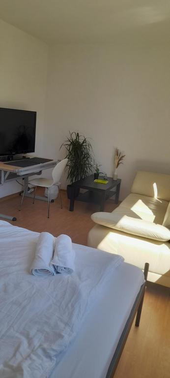 Private bedroom with free parking
