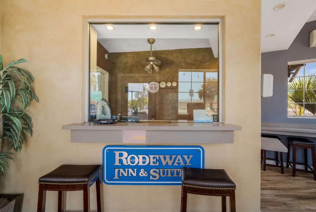 Certifikát, hodnocení, plakát nebo jiný dokument vystavený v ubytování Rodeway Inn near Coachella