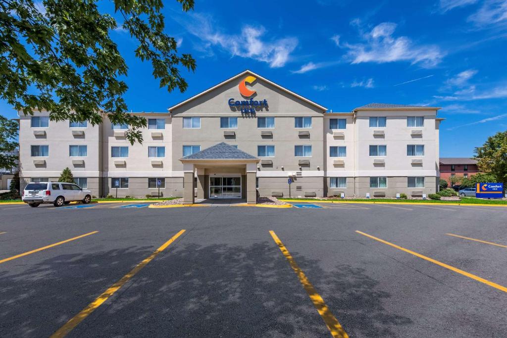 an exterior view of a hotel with a parking lot at Comfort Inn East in Wichita