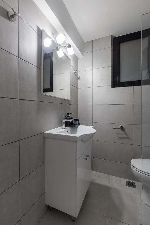 Elliot Neapoli, Athens - 6