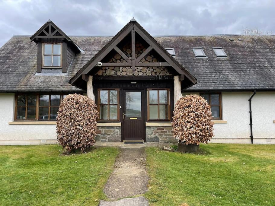 Holly Tree Lodge with Sauna near Glenshee, Blairgowrie (updated prices