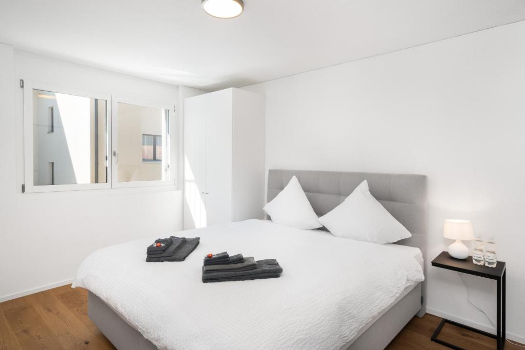 Postel nebo postele na pokoji v ubytování Neubauwohnung mit Lift in Matten