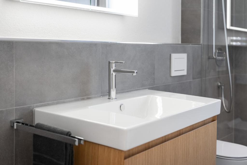 Koupelna v ubytování Neubauwohnung mit Lift in Matten