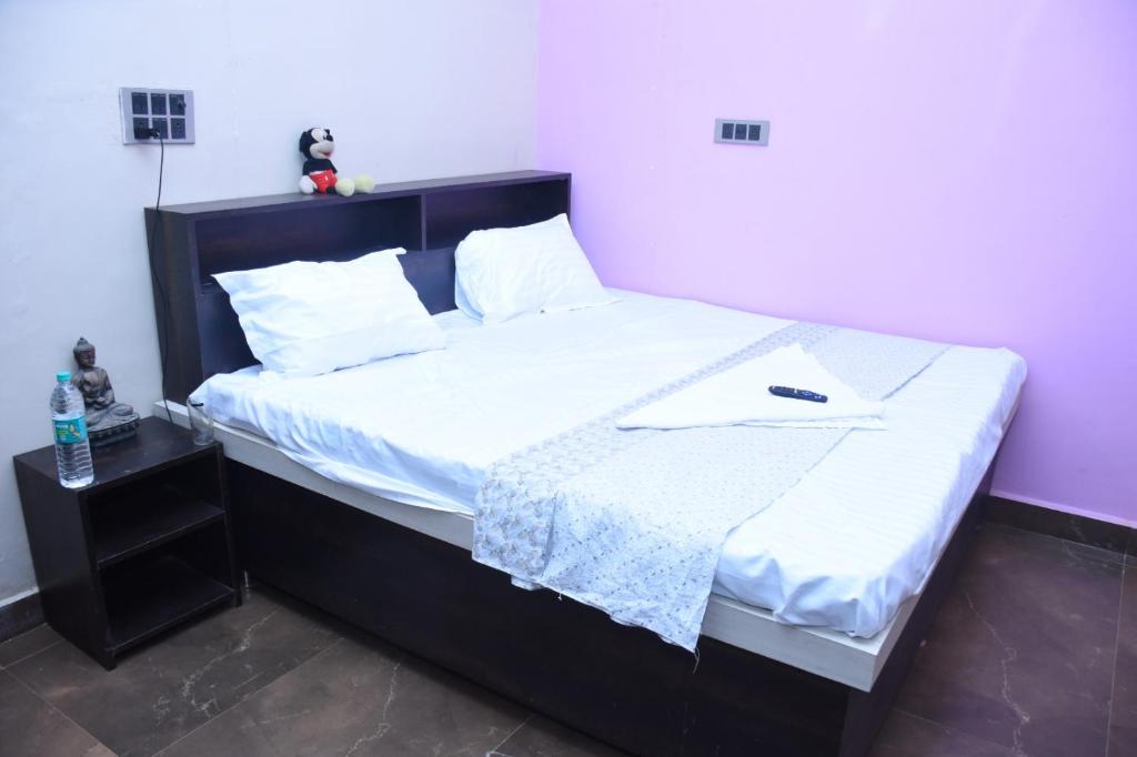 Postel nebo postele na pokoji v ubytování Signature Inn Orchha