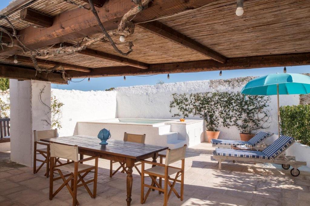 A balcony or terrace at Masseria Torre Coccaro