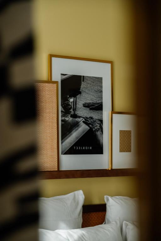 a picture above a bed in a hotel room at Hôtel Riesner in Paris