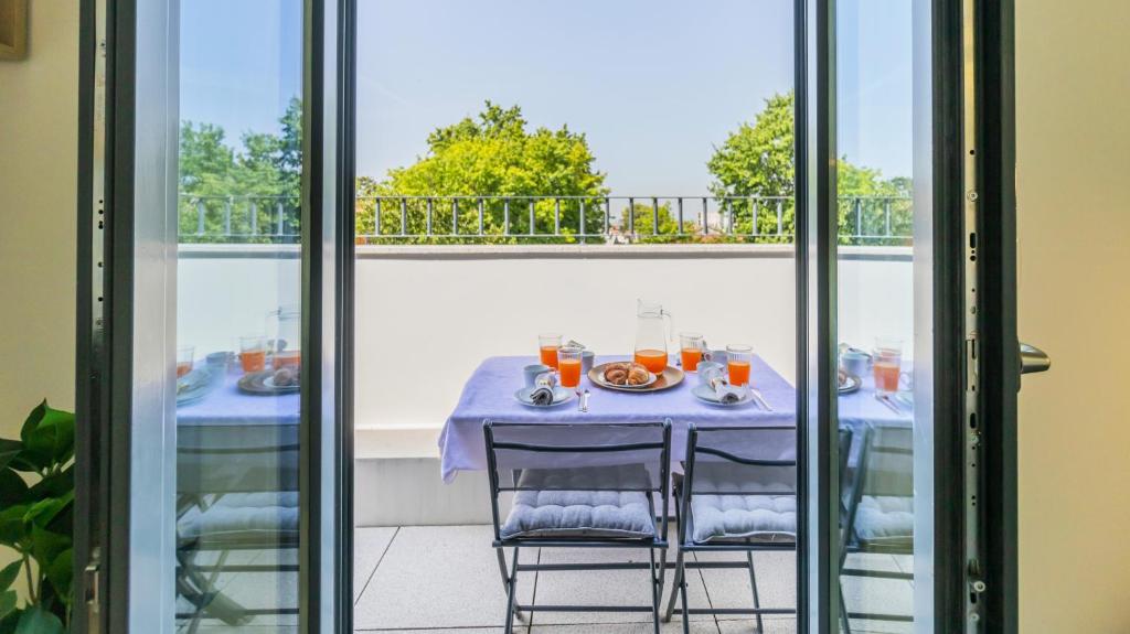 Balkón nebo terasa v ubytování Terrace Pool Apartment Oporto by LovelyStay