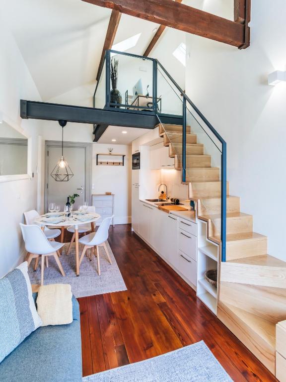 Kuchyň nebo kuchyňský kout v ubytování Terrace Pool Apartment Oporto by LovelyStay