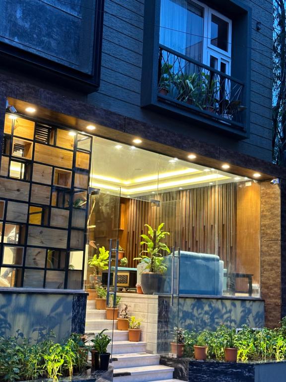 ROYAL ACE LUXUR - Housity