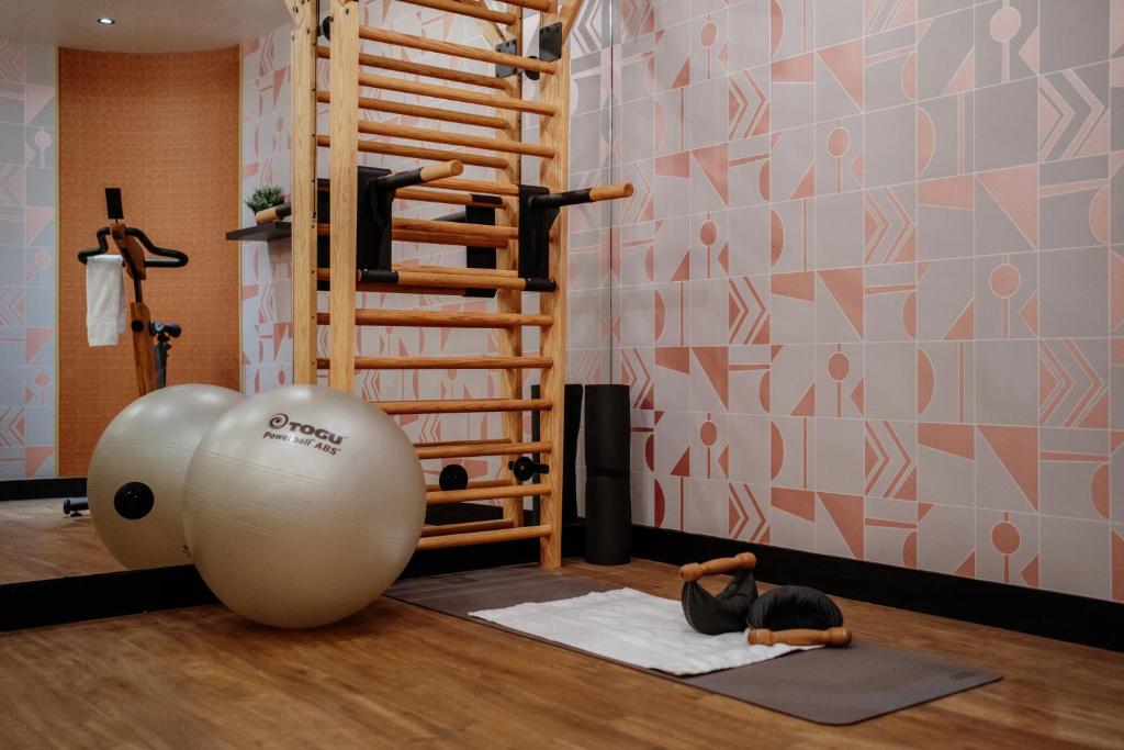 a room with a yoga ball and a yoga ball on the floor at Hôtel Riesner in Paris