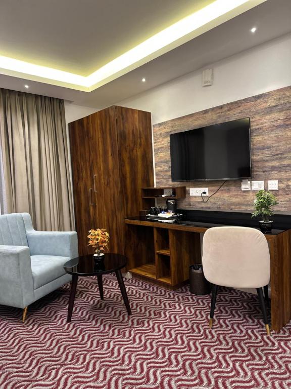 ROYAL ACE LUXUR - Superior Double Room