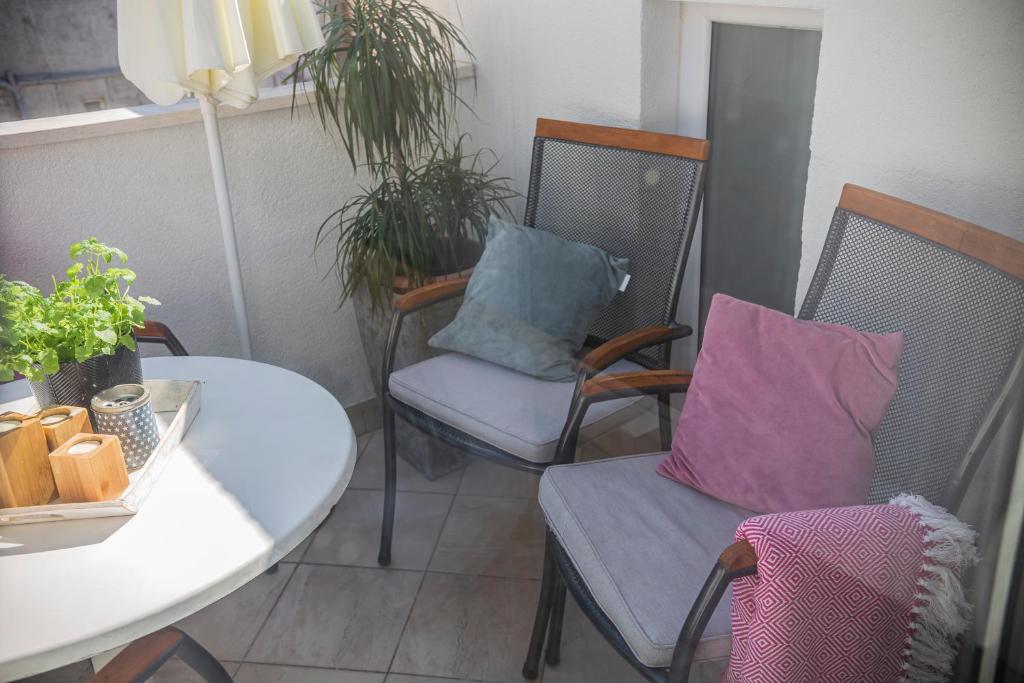 Posedenie v ubytovaní Apartmani Leo-Marin