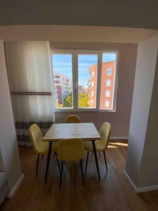 Niko's Apartment - Image 8