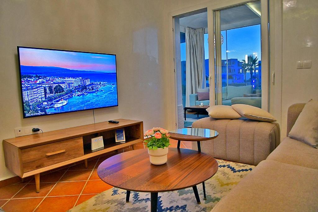 TV a/nebo společenská místnost v ubytování MY CASA - CABO NEGRO