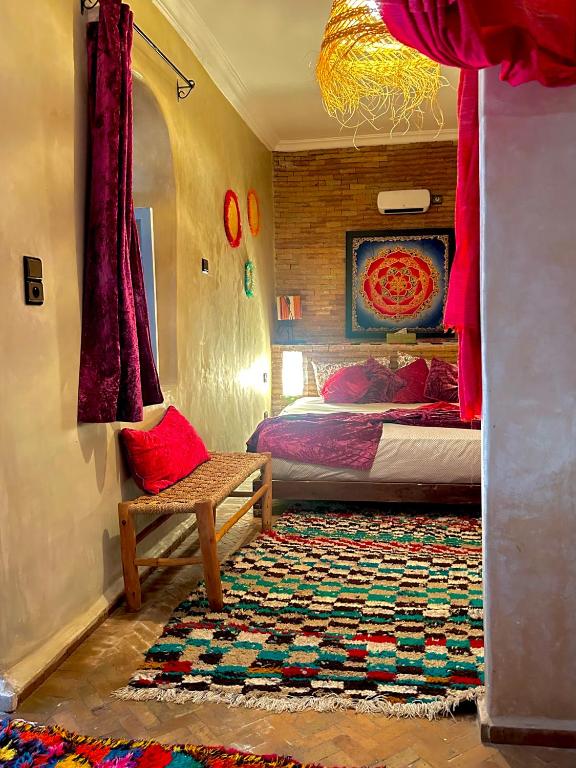 Postel nebo postele na pokoji v ubytování Riad Alamine