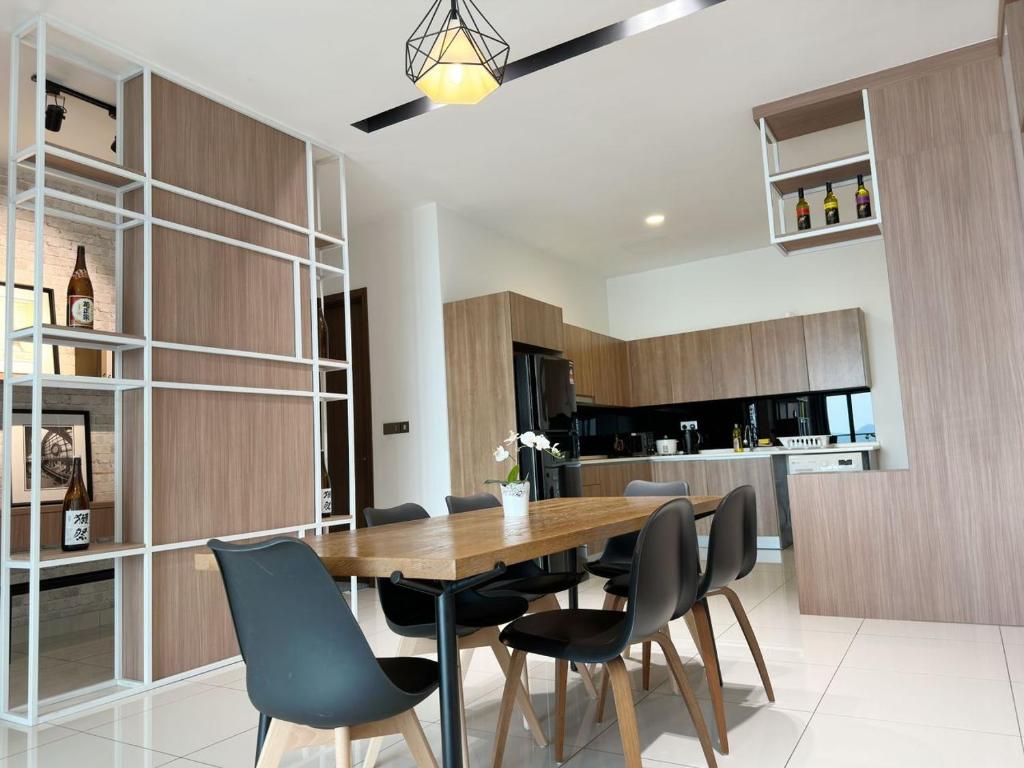 Kuchyň nebo kuchyňský kout v ubytování Cozy couple apartment suite