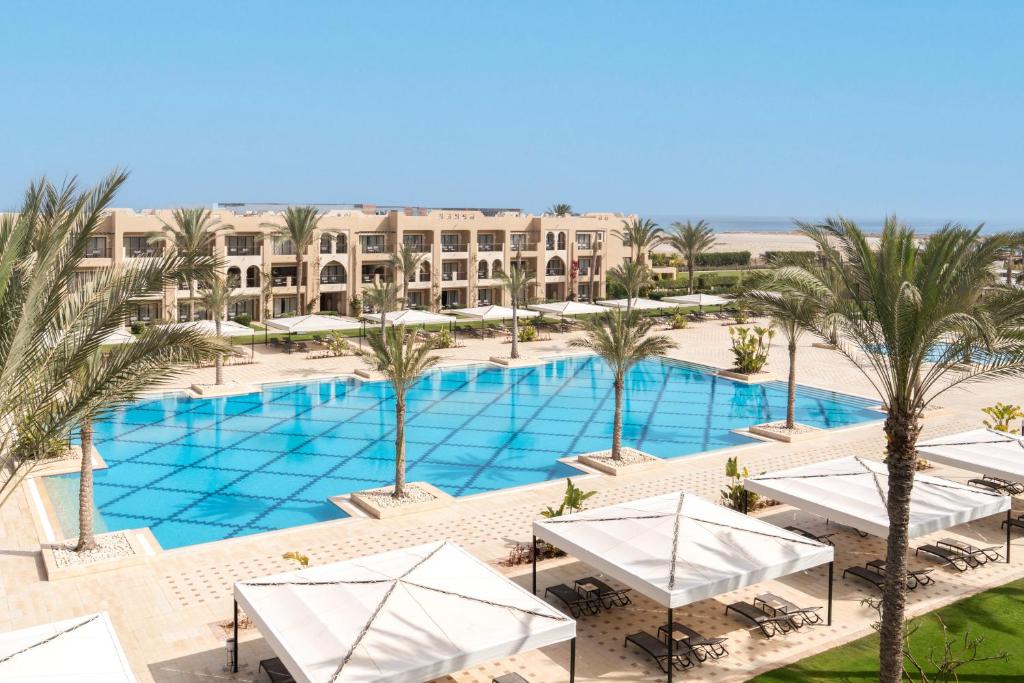 Bazén v ubytování JAZ Oriental, Almaza Bay nebo v jeho okolí