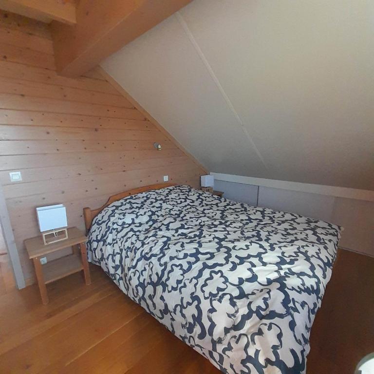 Postel nebo postele na pokoji v ubytování Le gîte Pierre et Bois