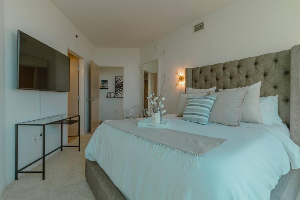 Foto dalla galleria di High Rise 2 Bedroom Apartment with free parking a Los Angeles