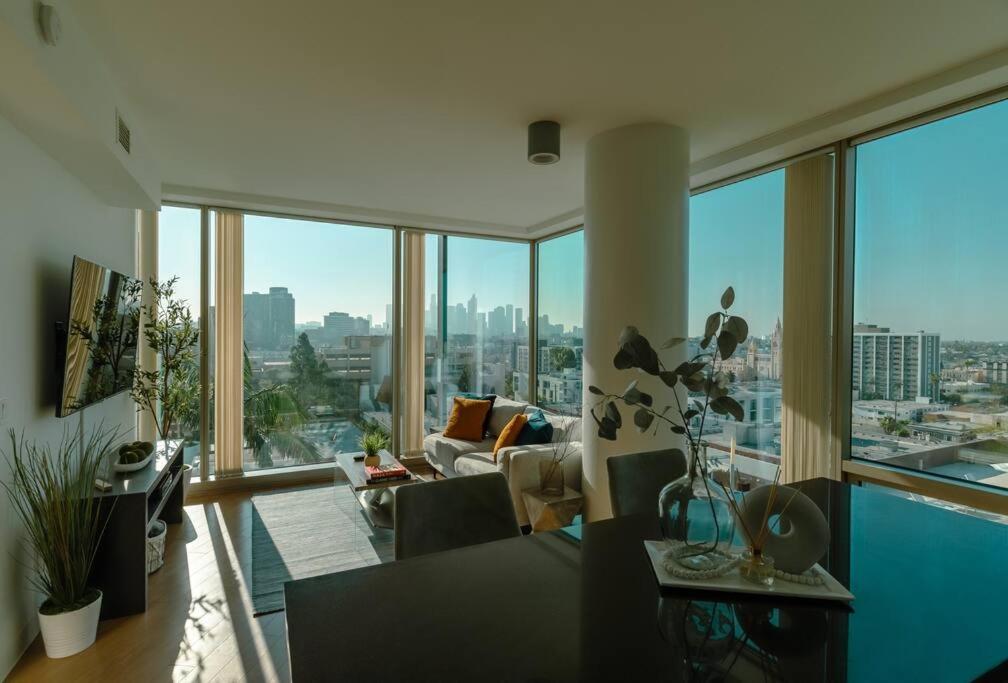 Foto dalla galleria di High Rise 2 Bedroom Apartment with free parking a Los Angeles