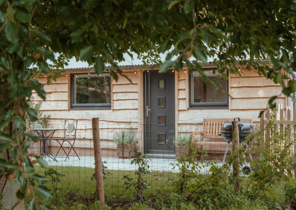 Rose Hideaway Forest of Dean Cosy Cabin Retreat, Yorkley (updated