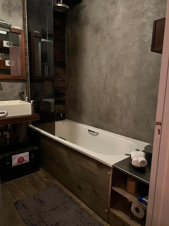 a bathroom with a bath tub and a sink at Twilight in London