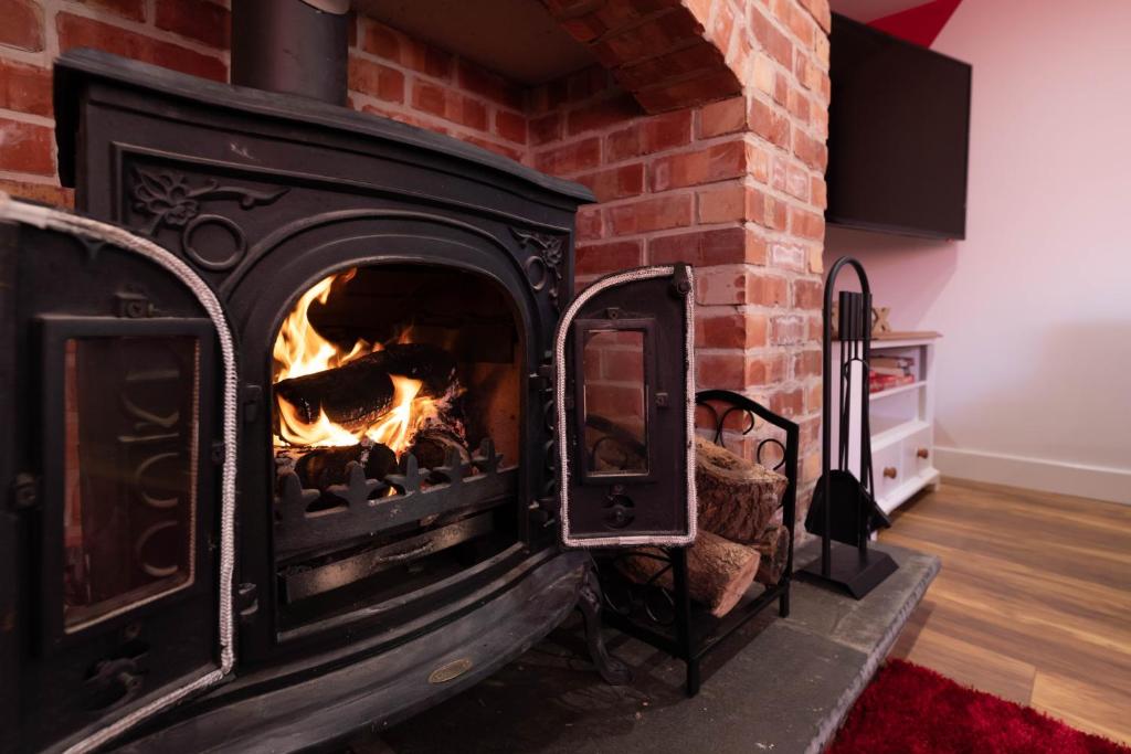 Fotografie z fotogalerie ubytování Caer Fedwen Barns Cariad Spacious self catering 3 bed Group Getaway Luxury Cottage with Private Hot Tub v destinaci Denbigh