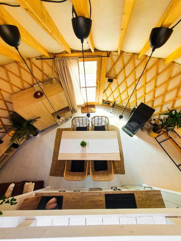 Posezení v ubytování Jurty Glamping