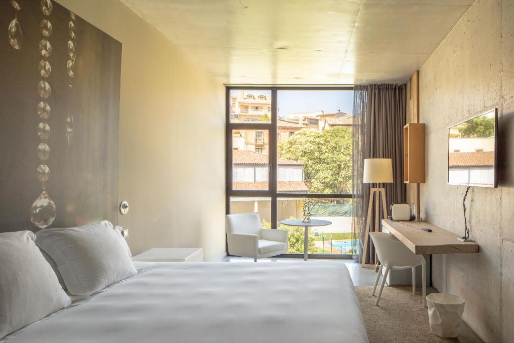 Hotel Viura - Deluxe Triple Room