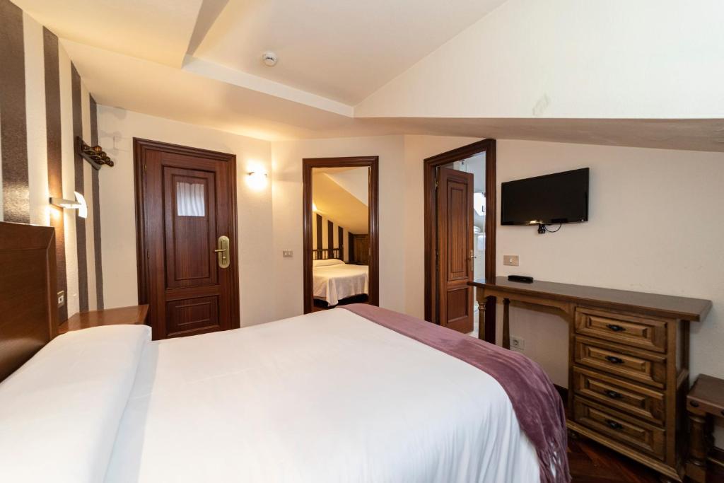 Hotel Restaurante De Torres - Chambre Familiale Avec Salle De Bain Partagée