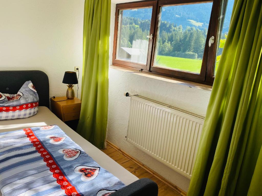 Steinbock Bed & Breakfast - Habitación Triple Con Vistas A La Montaña