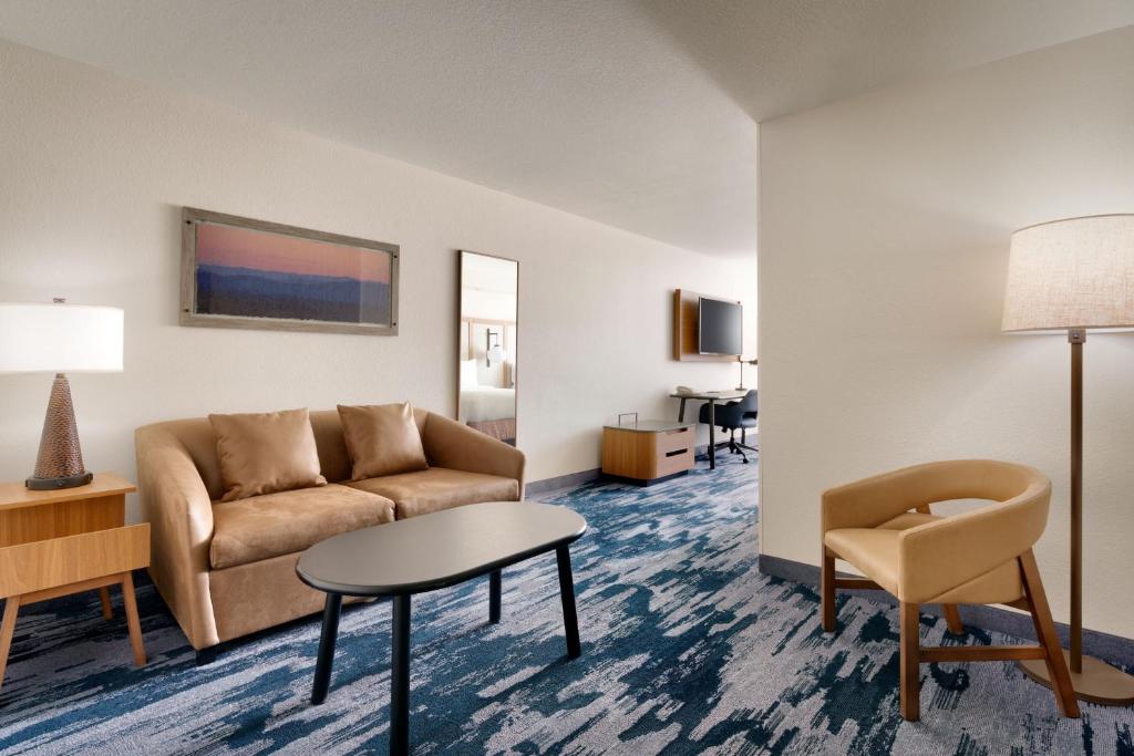 Posezení v ubytování Fairfield Inn & Suites by Marriott Yakima