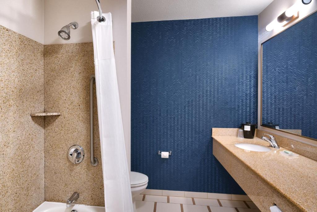Koupelna v ubytování Fairfield Inn & Suites by Marriott Yakima