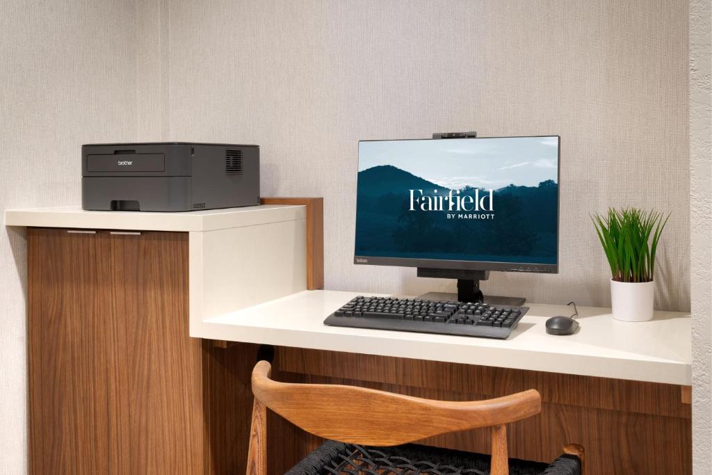 TV a/nebo společenská místnost v ubytování Fairfield Inn & Suites by Marriott Yakima