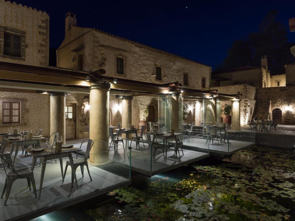 Restauracja lub miejsce do jedzenia w obiekcie Kinsterna Hotel
