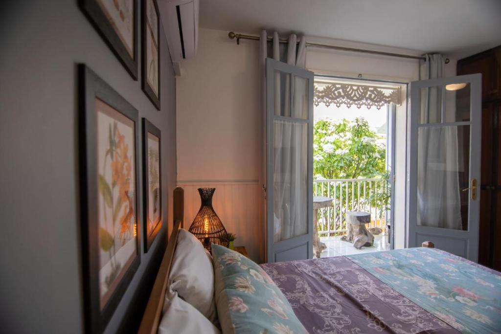 Postel nebo postele na pokoji v ubytování 1A - Chambres et Appartements au calme - Centre St Denis - Barachois