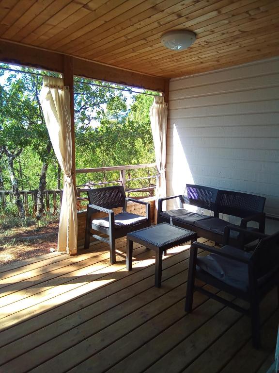 Balkón nebo terasa v ubytování Mes deux Gîtes de l'Ocre